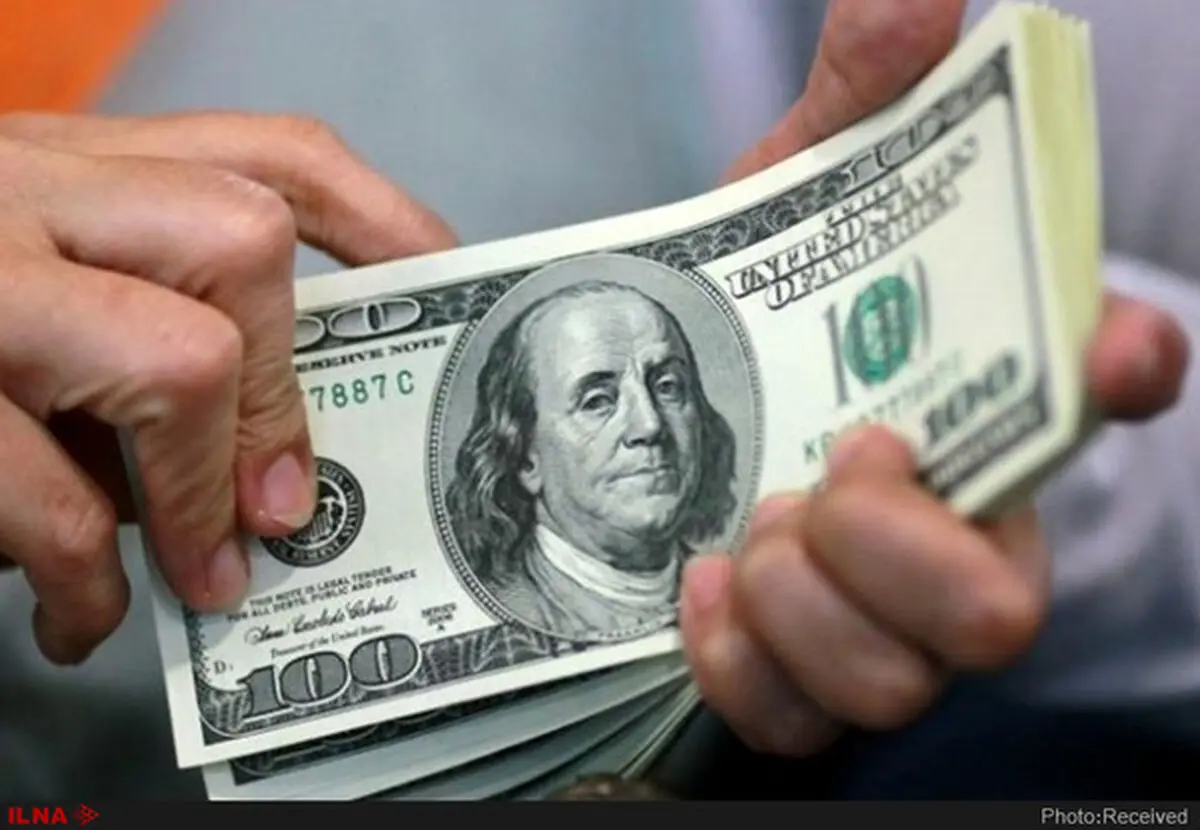عقب نشینی ۵۰ تومانی دلار در صرافی بانک‌ها