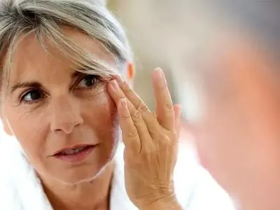 چگونه بدون جراحی جوان‌ و زیباتر به‌نظر برسیم؟