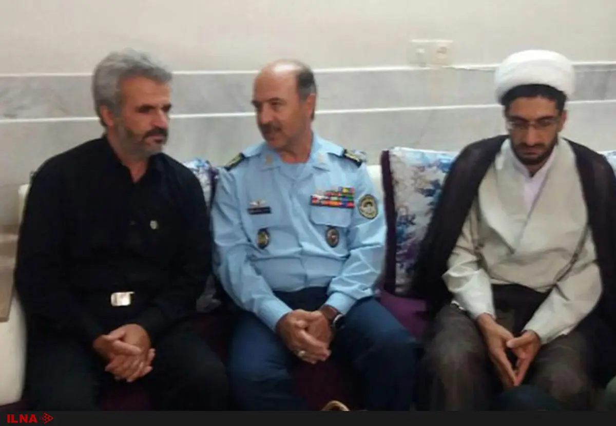 فرمانده و مسئولان پایگاه شهید بابایی با خانواده شهید حججی دیدار کردند