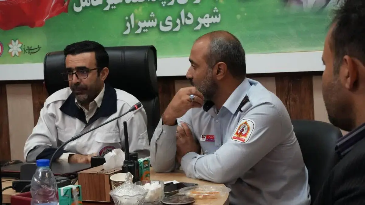برگزاری مانورهای آمادگی برای مقابله با حریق در ارتفاعات شیراز