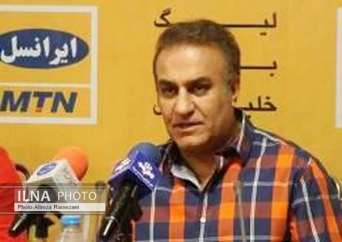 کاظمی: ما و صبا از شروع دیر هنگام لطمه می خوریم/دنبال بازیکن خلاق هستم