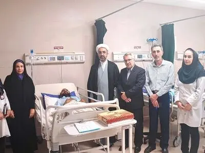 عیادت از زائر پاکستانی بستری در بیمارستان شهید رجایی
