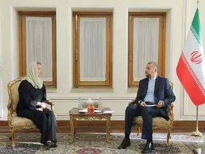 تقدیم رونوشت استوارنامه‌های سفرای جدید سوئیس و لیتوانی به امیرعبداللهیان