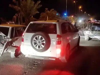 ۱۰ مصدوم در تصادف زنجیره‌ای بلوار خلیج فارس کهنوج 