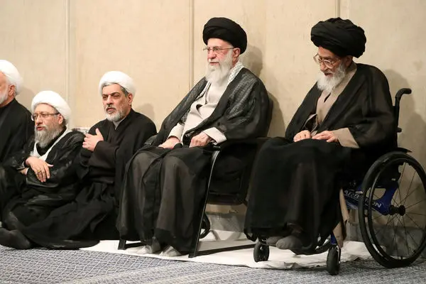 قائد الثورة: التشییع المهیب للشهداء أثبت أن الشعب الإيراني حي