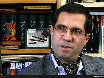 در برگزاری مراسم‌های تجلیل گرفتار ملاحظات سیاسی و سلیقه‌ای هستیم