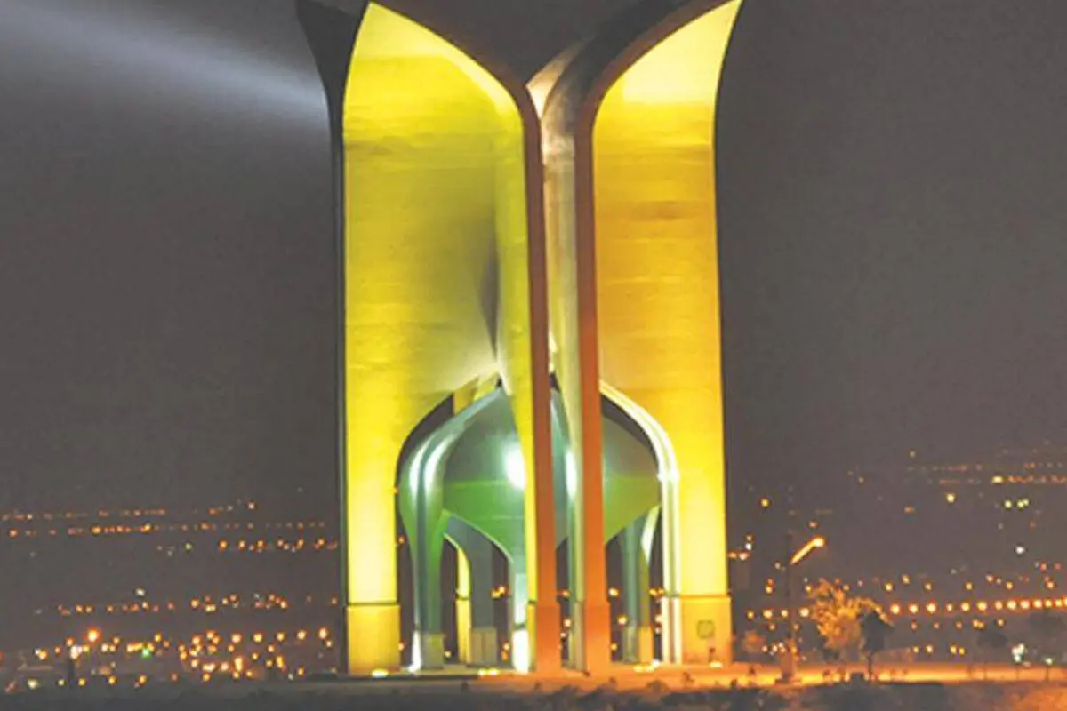 توضیح مدیر منطقه گردشگری باراجین درباره هنجارشکنی در المان شهدای گمنام/وظیفه شهرداری برخورد نیست