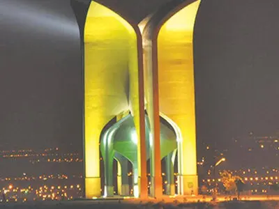توضیح مدیر منطقه گردشگری باراجین درباره هنجارشکنی در المان شهدای گمنام/وظیفه شهرداری برخورد نیست