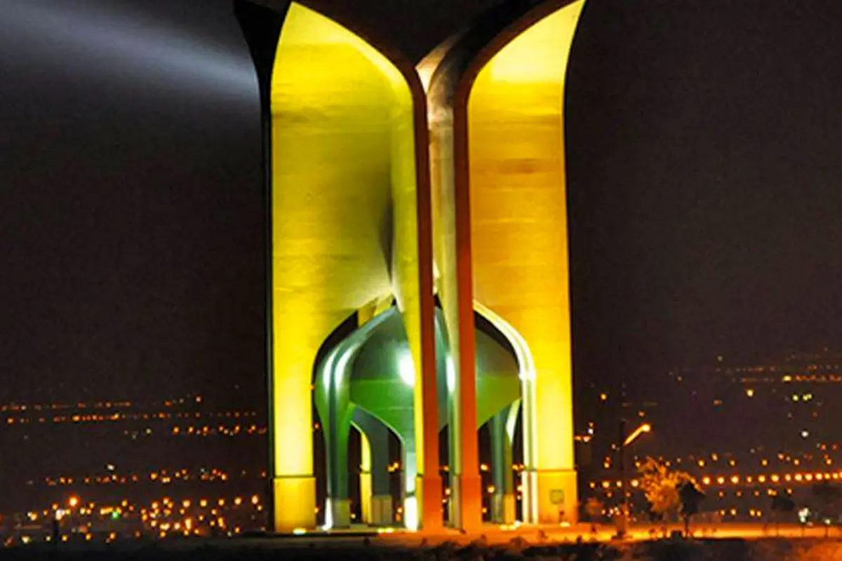 توضیح مدیر منطقه گردشگری باراجین درباره هنجارشکنی در المان شهدای گمنام/وظیفه شهرداری برخورد نیست