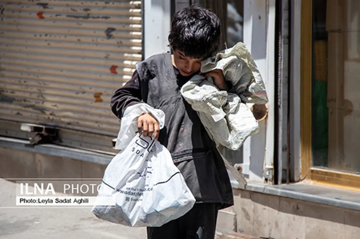 وقتی فقر پای کودکان را به خیابان و چهارراه ها باز می کند/کودکان کار میان مدرسه و کار گرفتار شده اند