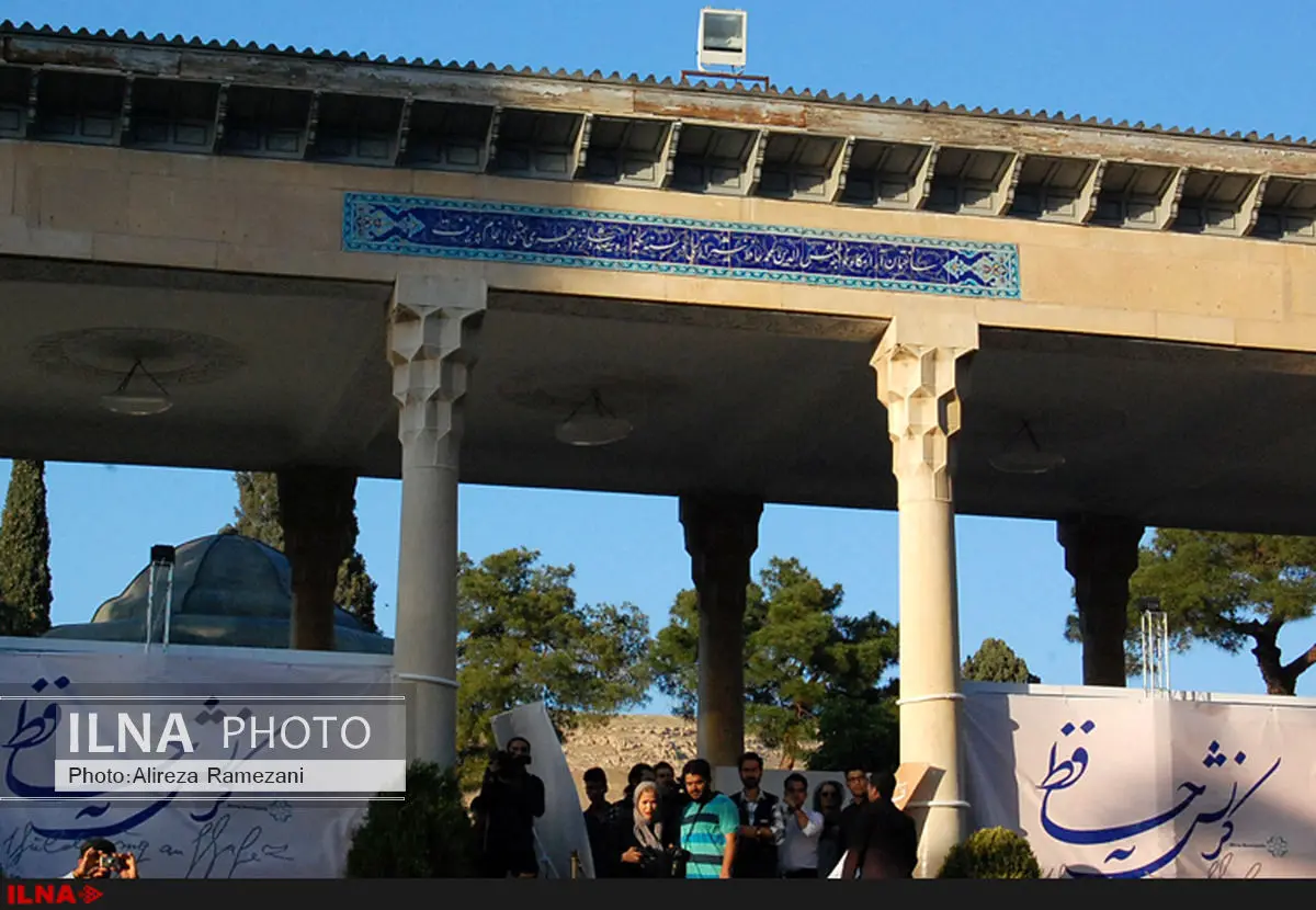 رونمایی از آثار گونتر اوکر آلمانی در حافظیه/ ادای احترام با پای برهنه 