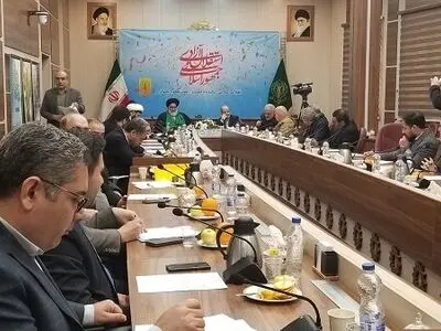 خط فاصله گذاشتن بین مردم و مسئولین کلید واژه دشمن برای ضربه به نظام است