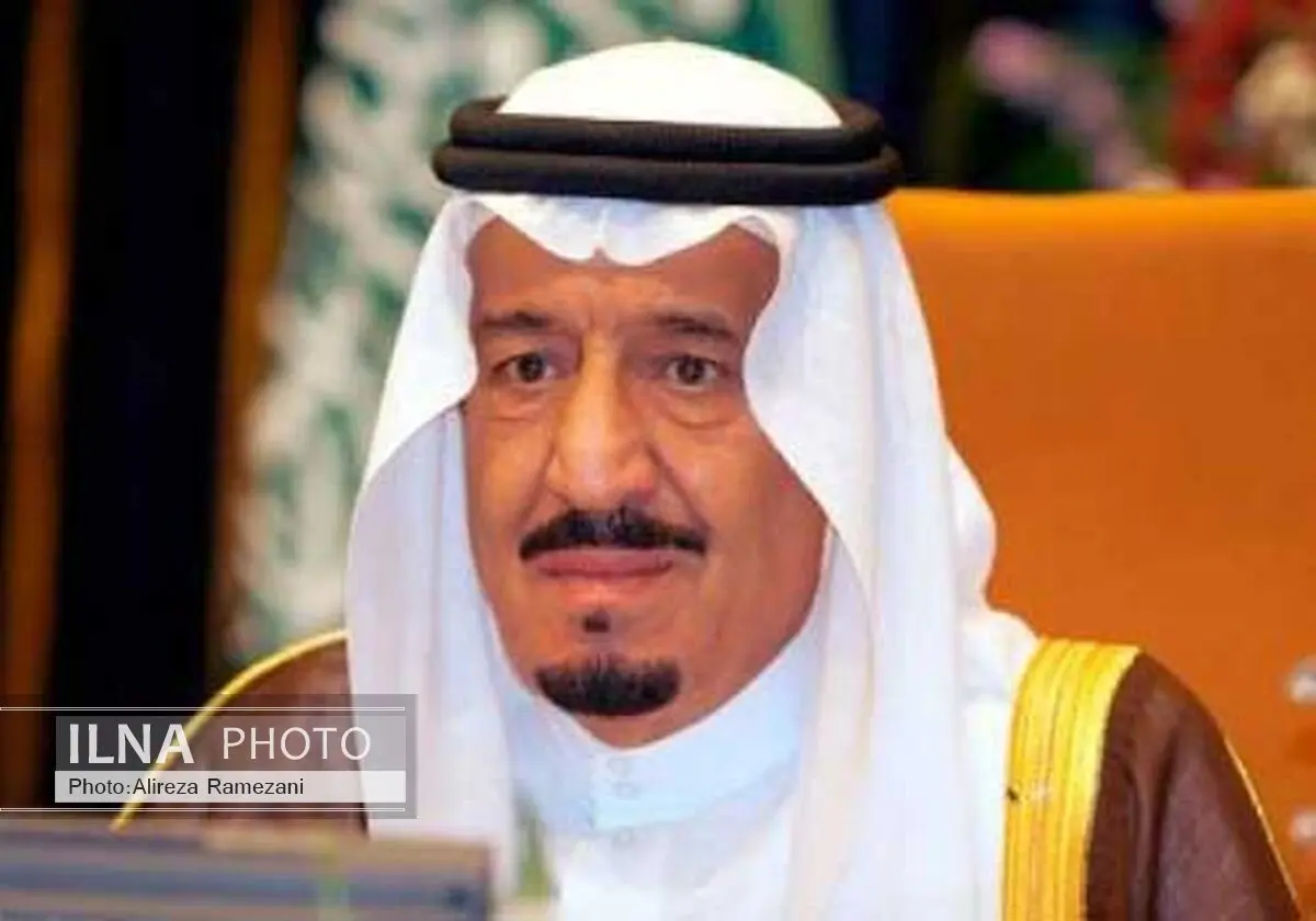 العاهل السعودی یعلن “التقشف” ویتخذ اجراءات بوقف التعیینات وشراء السیارات وتجمید مشاریع کبرى والرواتب