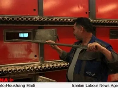 پافشاری بر اخراج ۳۰۰ کارگر «راک سرامیک» شهرضا را بحران‌زده می‌کند