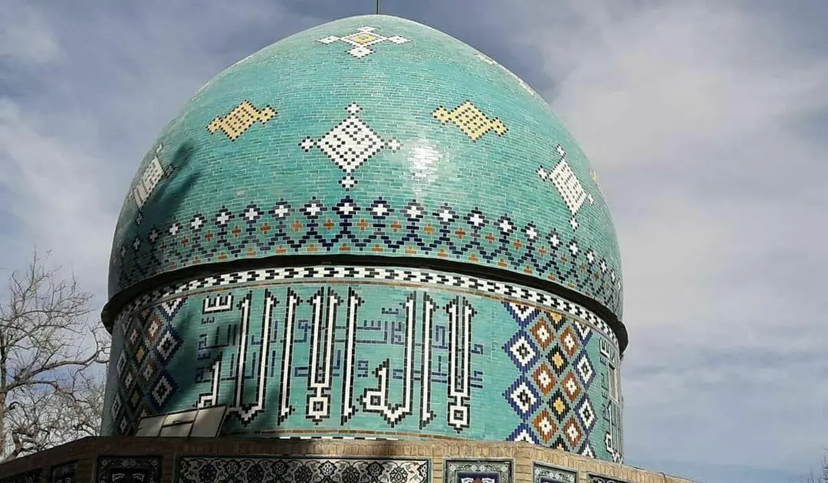 اتمام عملیات مرمت کاشی‌های گنبد آرامگاه عطار نیشابوری