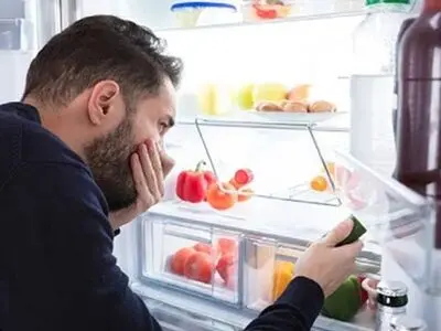 بوی بد یخچال چگونه برطرف می‌شود؟ جالب‌ترین تکنیک‌های رفع بوی بد یخچال