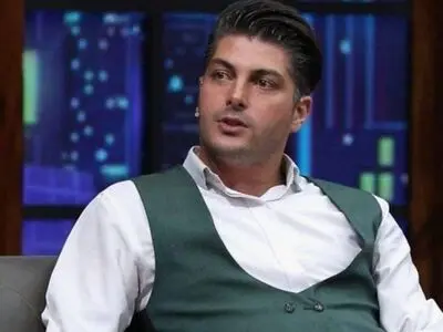 گازگرفتگی مجری تلویزیون در حین تولید مستند
