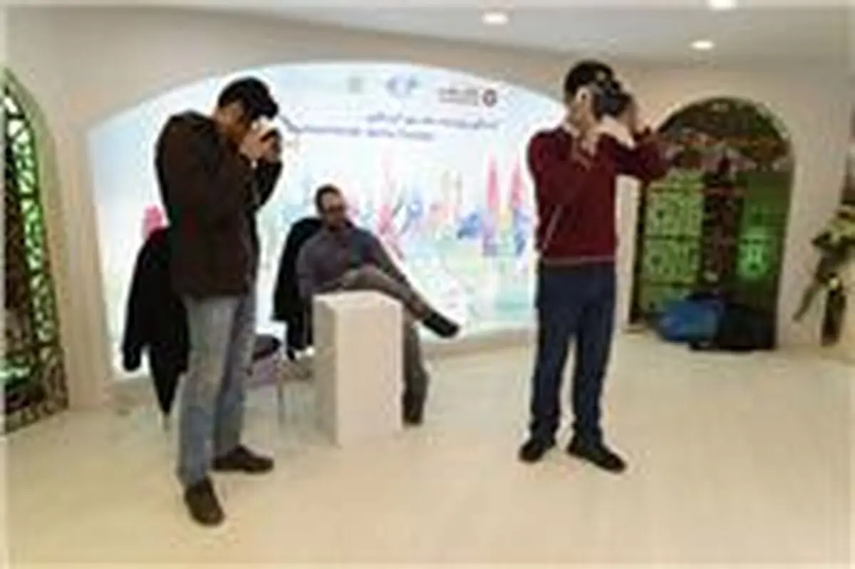  توجه به فناوری های نوین معرفی محصول در غرفه بانک گردشگری 