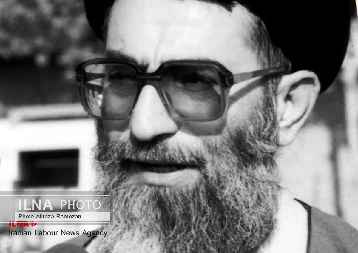 عکسی که امام خمینی برای رهبر انقلاب امضا کردند