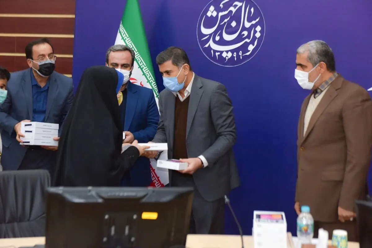 بسیج عمومی تامین تلفن همراه هوشمند برای دانش آموزان بی بضاعت البرزی/سرانه های آموزشی البرز از رشد سریع جمعیت دانش آموزی جا مانده است