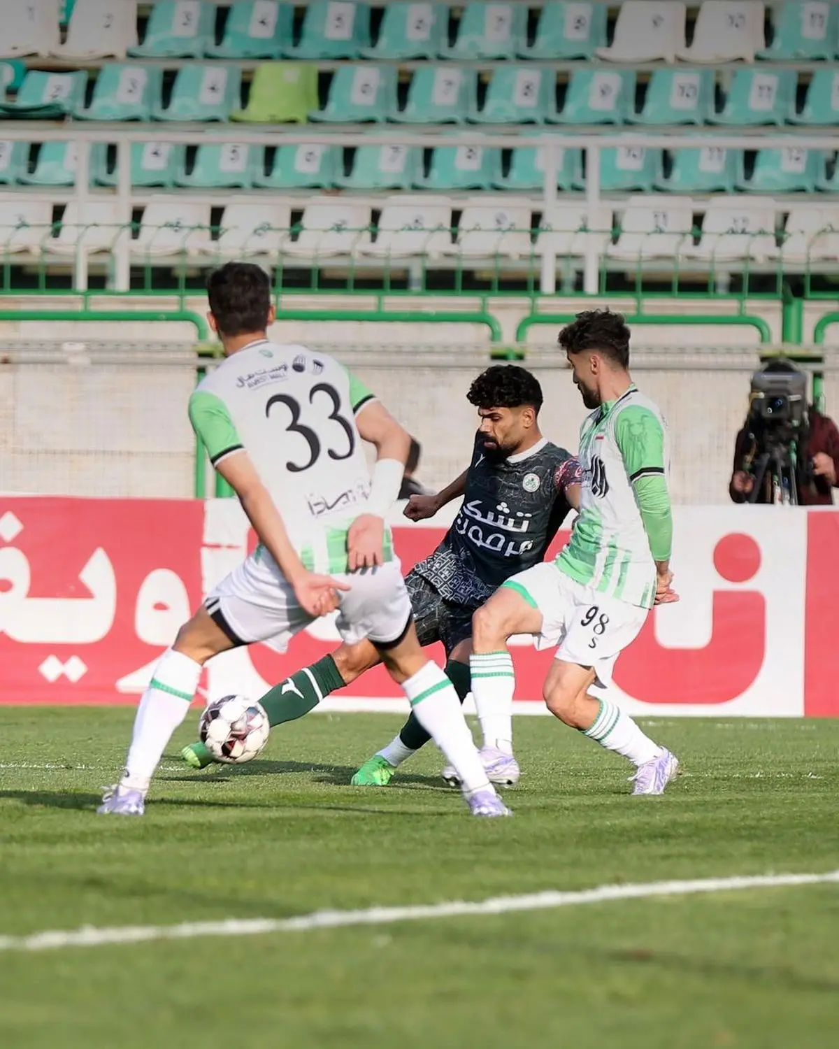 ذوب آهن 2 -2 خیبر خرم‌آباد: تساوی پر گل در فولادشهر؛ گاندوها در خانه متوقف شدند