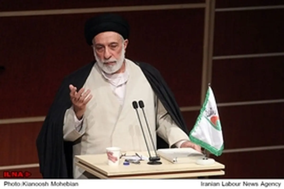 برخی‌ها حرف‌هایی می‌زنند که بیش از اندازه آنهاست