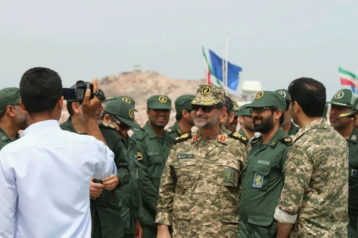 بازدید فرمانده نیروی دریایی سپاه از وضعیت یگان‌های نظامی در جزایر خلیج فارس