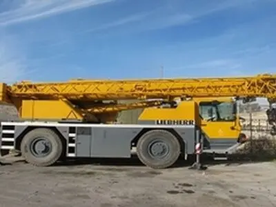 اضافه شدن جرثقیل ۳۰ تنی به ناوگان حمل ونقل شرکت پالایش گازفجرجم