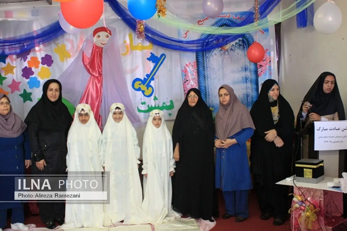 جشن تکلیف دختران در دبستان صبح روشن کاشان برگزار شد