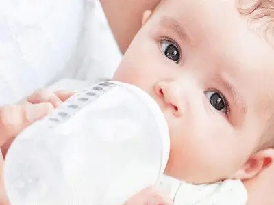 مهمترین معایب و مزایای شیرمادر و شیرخشک