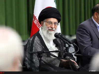 رقص شمشیر جاهلیت مدرن در کنار جاهلیت قبیلگی را هجو کنید/ حوادث سوریه و مدافعان حرم در خور سرودن هزاران شعر است