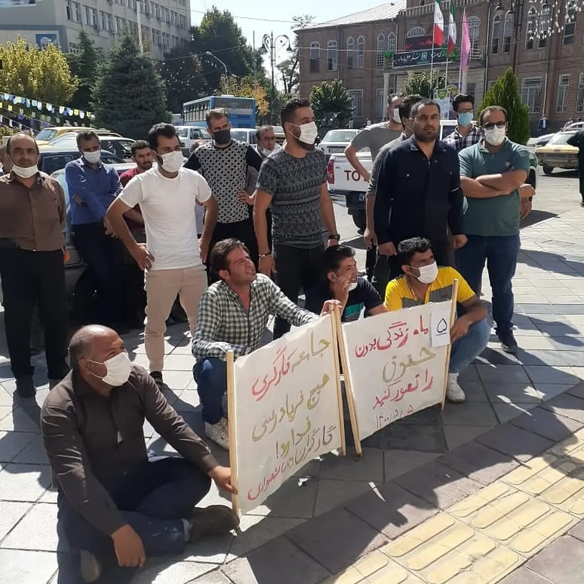 تجمع کارگران جایگاه های سی ان جی مقابل شهرداری ارومیه