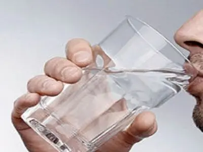 پیامد‌های زیاده روی در نوشیدن آب 