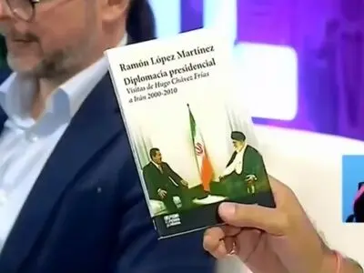 نیکلاس مادورو رئیس جمهور ونزوئلا در مراسم افتتاحیه نمایشگاه بین‌المللی کتاب این کشور از امام خمینی و رهبر انقلاب تمجید کرد + فیلم