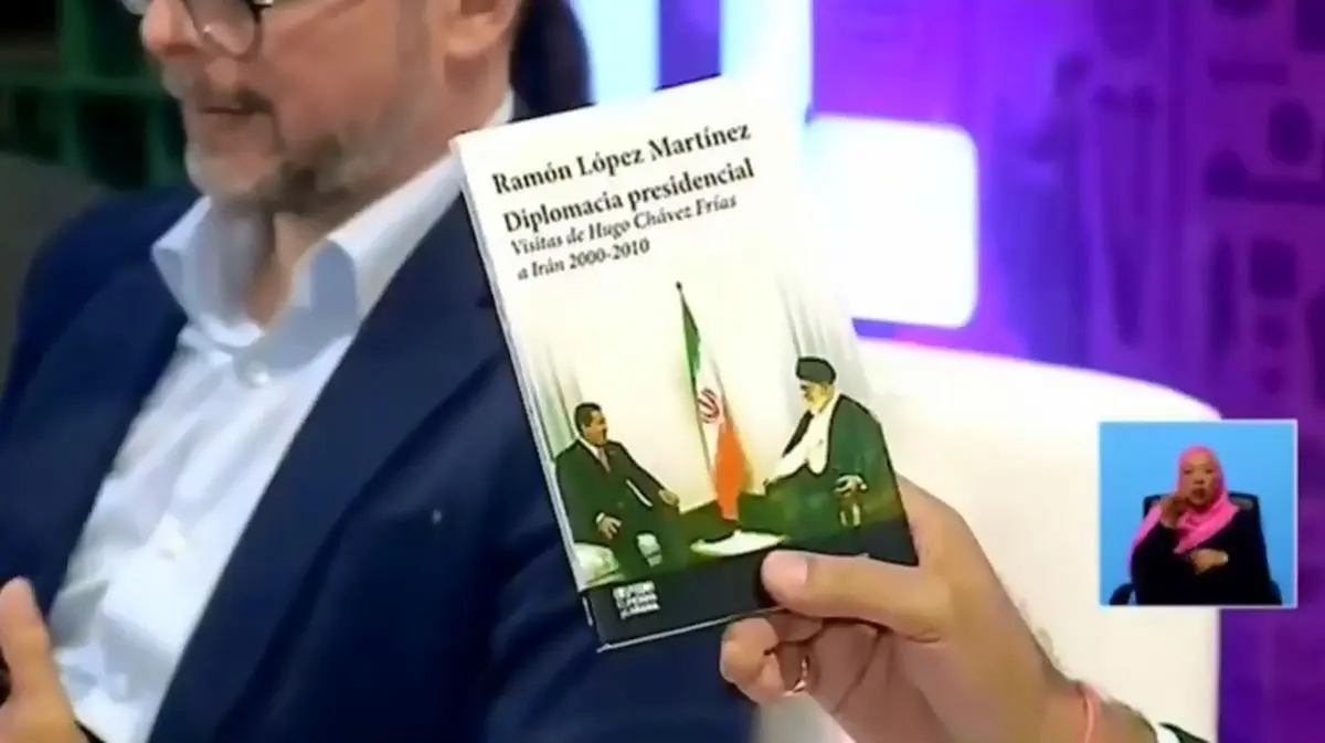 نیکلاس مادورو رئیس جمهور ونزوئلا در مراسم افتتاحیه نمایشگاه بین‌المللی کتاب این کشور از امام خمینی و رهبر انقلاب تمجید کرد + فیلم