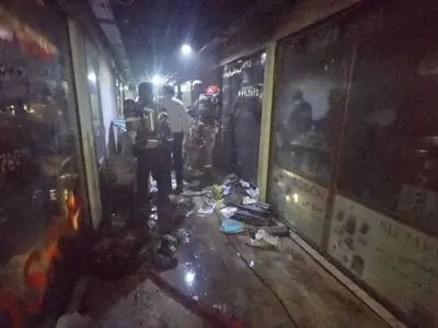 حریق در خیابان جمهوری تلفات جانی نداشت