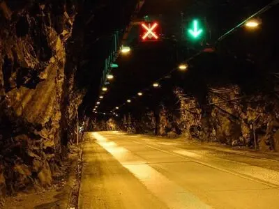 تردد در جاده چالوس جریان دارد/محدودیت ترافیک به علت تعمیر تونل لغو شد