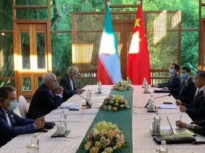 ظریف با همتای چینی خود دیدار و گفت‌وگو کرد