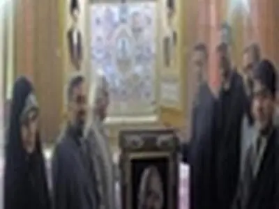 علی نظمی تابلو فرش خود را به موزه فرش تبریز اهدا کرد