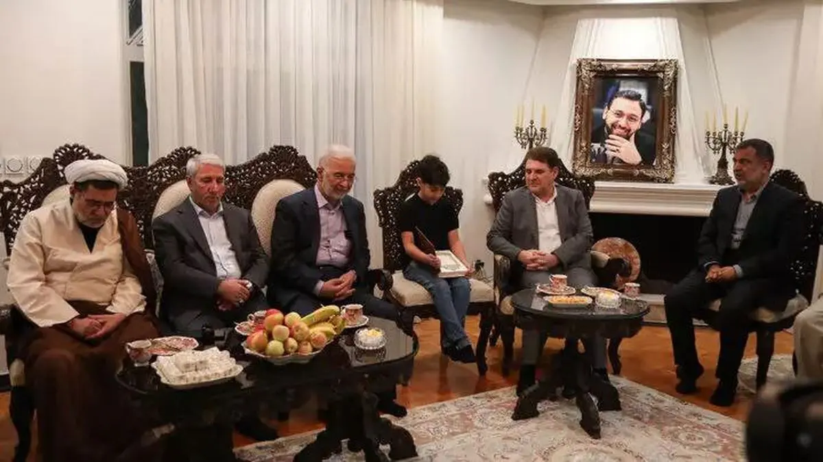 حضور وزیر کشور در منزل خانواده شهید مالک رحمتی