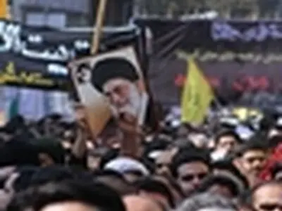 تشییع پیکر ۴۵ شهید گمنام پس از اقامه نماز ظهر عاشورا
