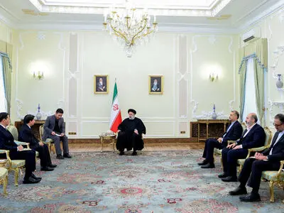الرئیس الإیراني: مؤامرات جبهة الاستکبار ستحبط بتعاون الدول الردیفة