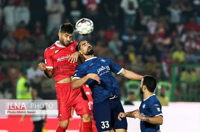 دیدار تیم های فوتبال پرسپوایس تهران و گل گهر سیرجان