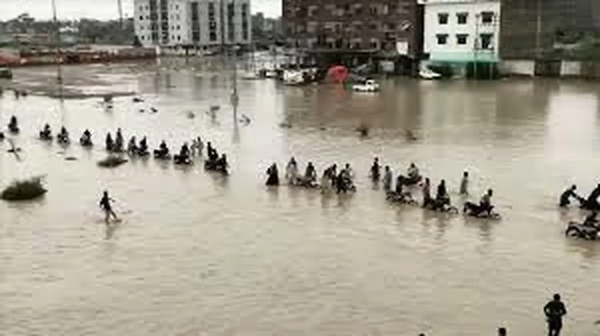 صحنهای غمانگیز از سیل ناگهانی در پاکستان/فیلم