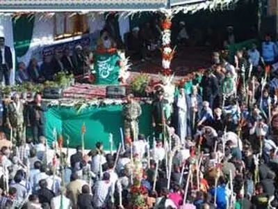 مراسم سنتی مذهبی قالیشویان در مشهد اردهال کاشان برگزار شد 
