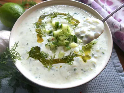 طرز تهیه سوپ ماست و خیار؛ برای روز‌های گرم تابستان 