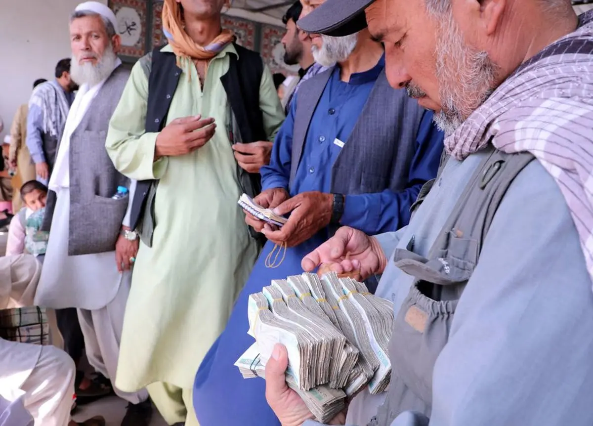 UN warns of 'colossal' collapse of Afghan banking system