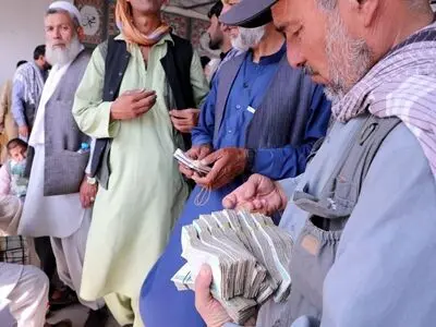 UN warns of 'colossal' collapse of Afghan banking system