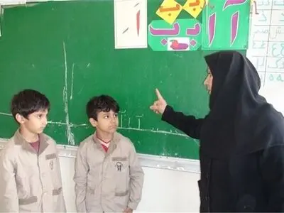 بیش از ۱۶ هزارمعلم کار تعلیم و تربیت دانش آموزان استان را بر عهده دارند