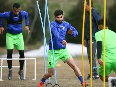 کری هافبک استقلال برای رقبا
